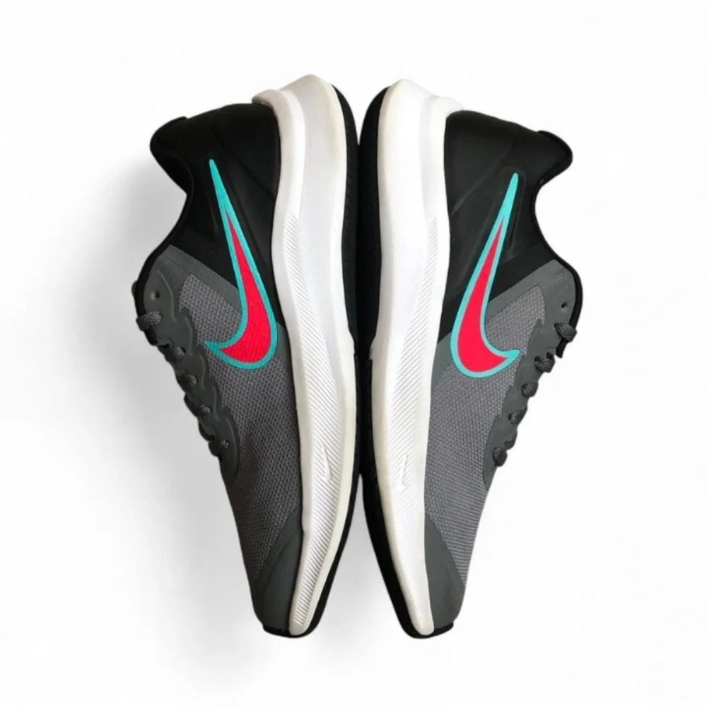 Nike Kids Star Runner 3 sneaker Smoke Grey/Siren Red-black 4.5 Big Kid